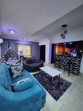 Asfranz Apartment (Luxury One-Bedroom with Private Garden))